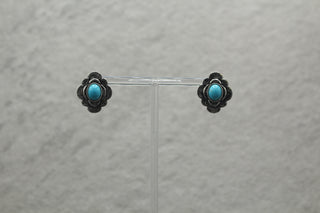 0678 R1-21 TURQ STONE ENGRAVED SILVER FLOWER POST Earrings